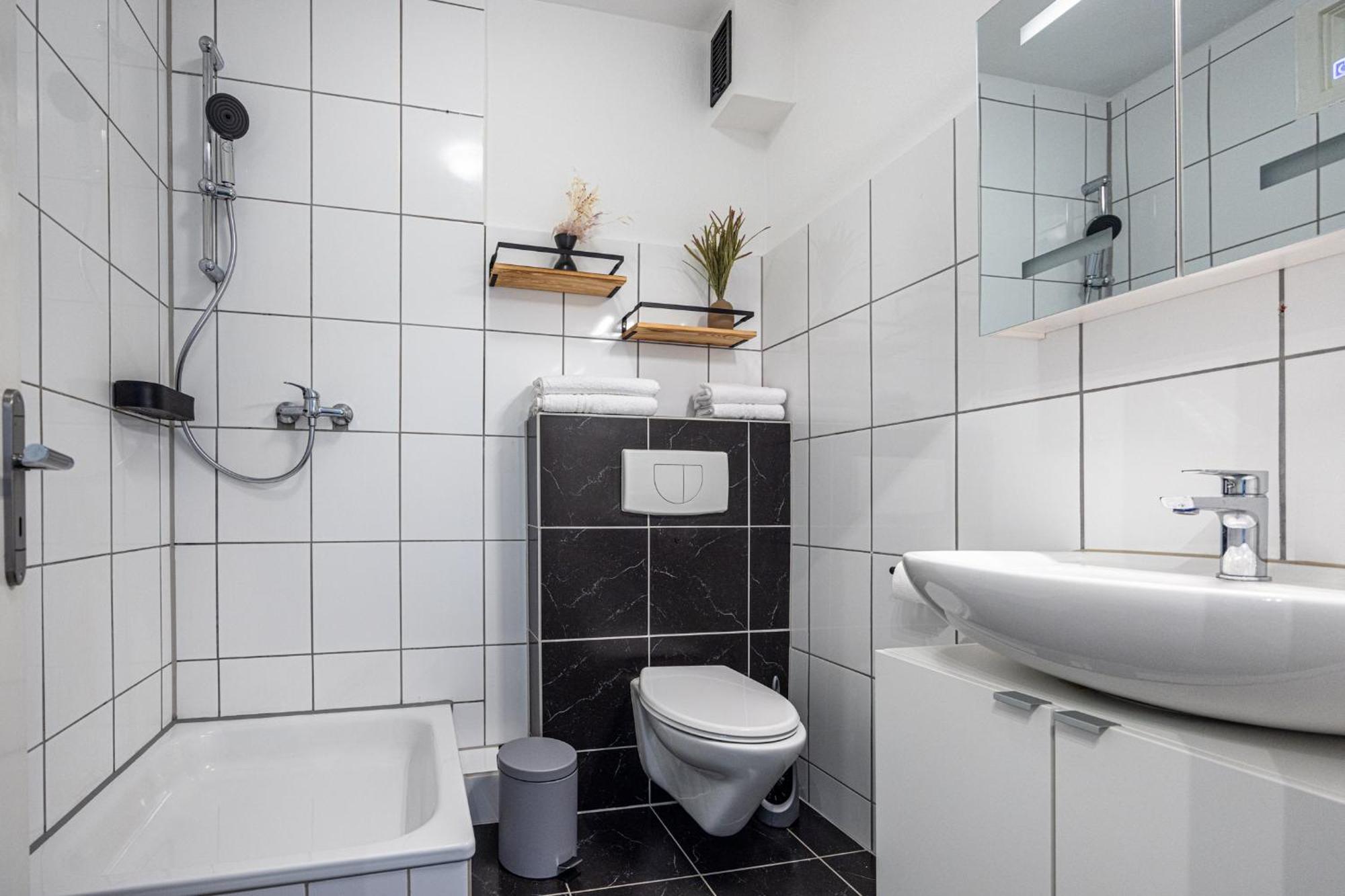 Have-A-Nice-Stay - Nahe Bahnhof Ahrensburg - 20 Minuten Nach Hamburg - Trotzdem Ruhig Gelegen - 6 Minuten Zu Fuss Ins Zentrum Ahrensburg - Modern Eingerichtet Eksteriør bilde